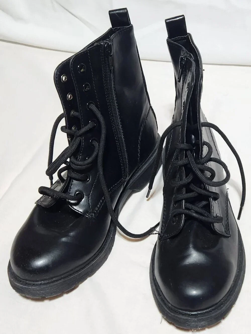 Time & Tru Girls’ Black Combat Boots – Size 6 | Perfect for Back‑to‑School!